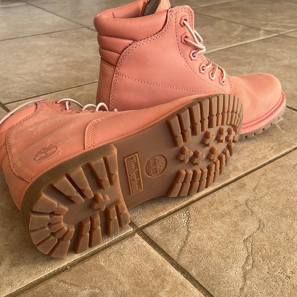 Women’s pink Timberland boots size 6.5 - Picture 2 of 3